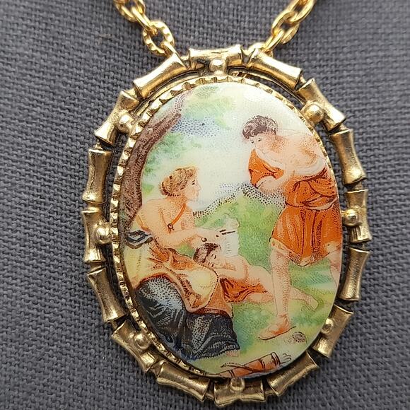 Vintage Renaissance Oval Brooch Pendent Necklace, 1950s, Collectible Jewelry - Picture 2 of 9